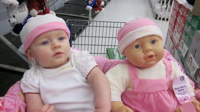 Mirip banget, bisa tebak mana yang boneka, sebelah kiri atau kanan? Foto: Istimewa