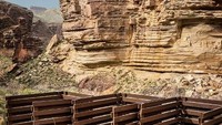 Dinding toilet ini adalah tebing-tebing dari Grand Canyon, AS yang menjulang tinggi. Letak toiletnya ada di area perkemahan (Dok. CNN)