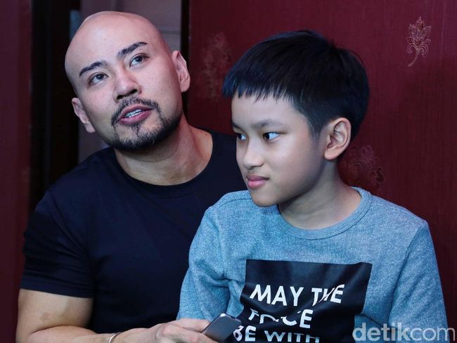 Cerita Kedekatan Putra Deddy  Corbuzier  dengan Calon Ibu  