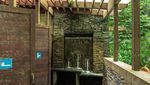 Toilet-toilet Terindah, Terpencil dan Teraneh