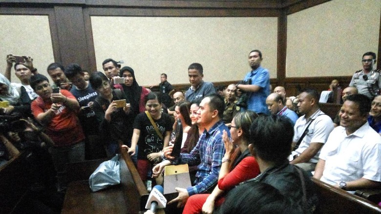 Divonis 3 Tahun, Saipul Jamil: Saya Tak Pernah Makan Uang Rakyat Divonis 3 Tahun, Saipul Jamil: Saya Tak Pernah Makan Uang Rakyat