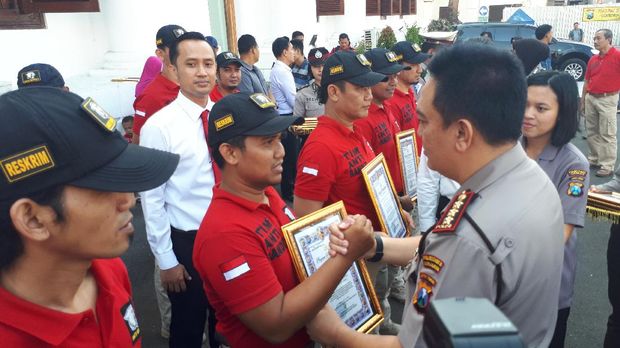 Kapolrestabes juga memberi penghargaan untuk Tim Anti Bandit