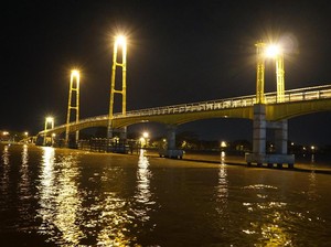 Wisata Malam di Pinggir Sungai Mahakam, Asyik Juga