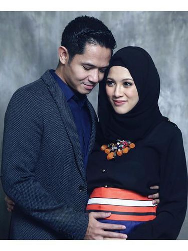 Inspirasi Foto Hamil Tanpa Harus Pamer Perut Dari 7 Artis Berhijab