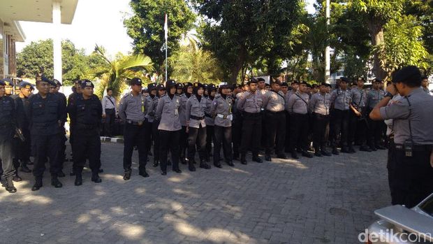 Jelang Vonis Dimas Kanjeng, Penjagaan di PN Kraksaan Diperketat