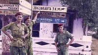 Sejumlah tentara Belanda dari resimen Korps Speciale Troepen memasuki kota Yogyakarta setelah beberapa saat mendarat di lapangan terbang Maguwo, pada Desember 1948. Istimewa/Marcel Jack.