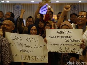 Aksi Sempat Ricuh, Jemaah Ibu-ibu Selawatan di Kantor First Travel