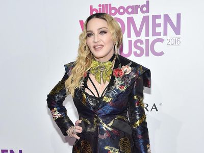 Seperti Ini Jadinya Saat Anjing Tirukan Pose Ikonik Madonna, Bikin Gemes