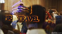 Sekedar informasi, First Travel adalah salah datu dari 11 entitas yang kegiatan penghimpunan dananya dihentikan oleh Otoritas Jasa Keuangan (OJK). Diduga ada skema ponzi yang dilakukan perusahaan milik pasangan Andika Surachman dan Anniesa Hasibuan itu. First Travel memberikan paket promo umrah seharga Rp 14,3 juta. Padahal biaya umrah normal ada di kisaran Rp 21-22juta.