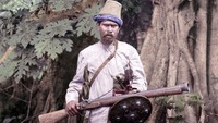 Seorang panglima perang di Aceh saat berpose di depan kamera pada tahun 1900. Istimewa/Marcel Jack.
