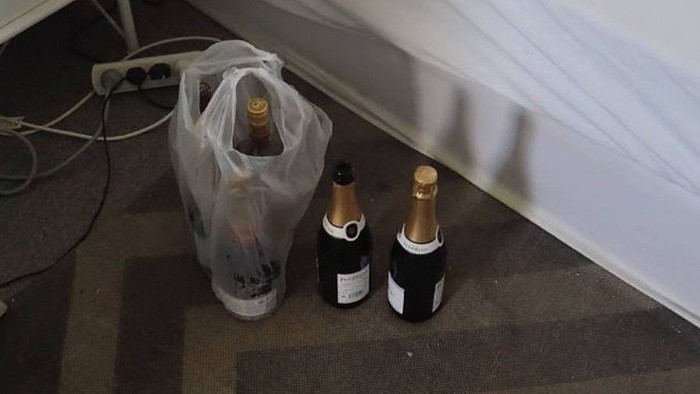 Minum Sampanye Hingga Mabuk dan Tertidur, Pencuri Ditangkap Polisi