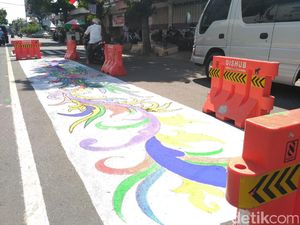 Giliran Jalanan di Situbondo Dicat Motif Batik