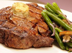 Habis Gajian? Yuk, Cicip Rib Eye Steak untuk Makan Siang Ini