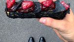 Keren! Pastry Chef Ini Bikin Foto Pastry Senada dengan Warna Sepatunya