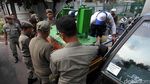 Razia, Lapak dan Gerobak PKL Diangkut Petugas