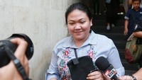 Sambil tersenyum Oi meminta doa agar masalah ini cepat selesai dan terbukti siapa yang benar atau salah. Pool/Palevi S/detikFoto.