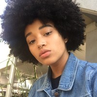 Pemain film Hunger Games ini juga pernah foto tanpa makeup. Meski tanpa riasan, Amandla Stenberg sudah menarik atensi dengan alisnya yang tebal. (Foto: Instagram)