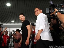 Lebih Parah dari Nadiem, Bos Teknologi Kaosan di Acara Resmi