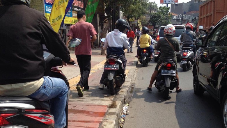 Operasi 2 Hari, 930 Kendaraan Ditindak di Bulan Tertib Trotoar Operasi 2 Hari, 930 Kendaraan Ditindak di Bulan Tertib Trotoar