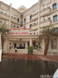 Madinah Diguyur Hujan Disertai Angin Kencang