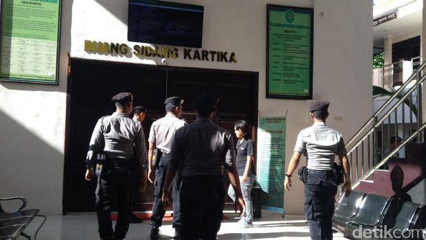 Jelang Vonis Dimas Kanjeng, Penjagaan di PN Kraksaan Diperketat