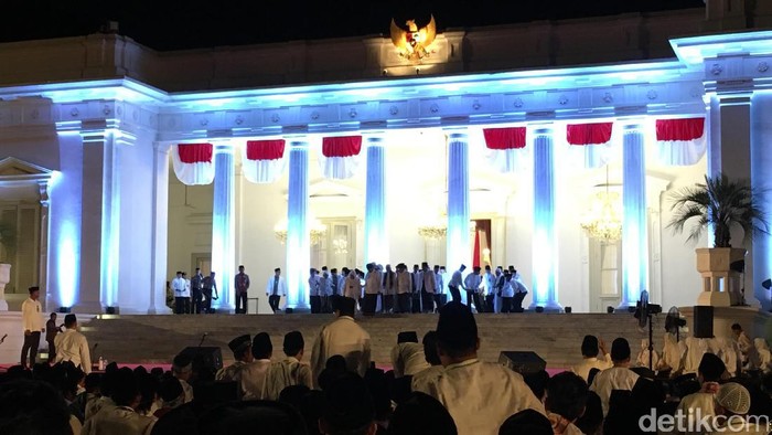 Didampingi Mbah Moen dan Maruf Amin, Jokowi-JK Zikir di Istana
