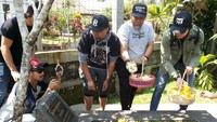 Di bagian kedua, Dono, Kasino dan Indro akan melanjutkan petualangan mencari harta karun di Malaysia. (Falcon Pictures)