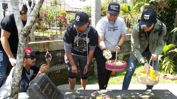 Rutin, Cast Warkop DKI Reborn Ziarah ke Makam Dono dan Kasino Rutin, Cast Warkop DKI Reborn Ziarah ke Makam Dono dan Kasino