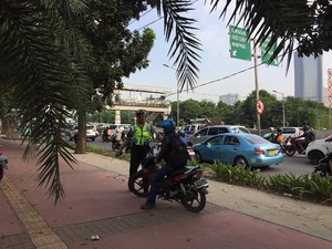 Hari Pertama Bulan Tertib Trotoar, Masih Ada Pemotor Bandel