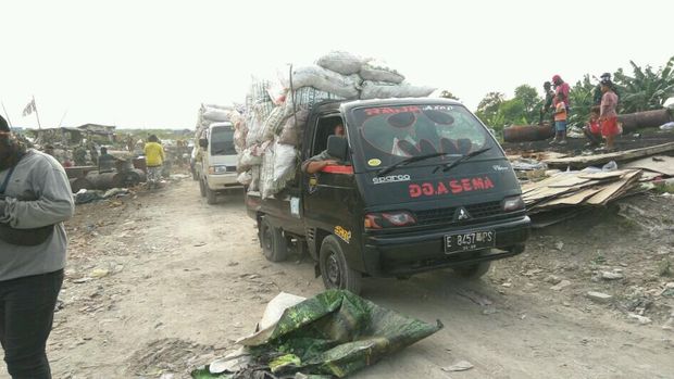 Warga di Taman BMW boyongan.