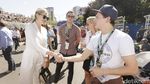 Aksi Kate Upton di Trek Balap Mobil Listrik