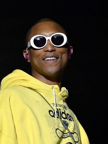  Ini Jenis Kacamata yang Lagi Tren di 2017, Dipakai Gigi Hadid dan Rihanna