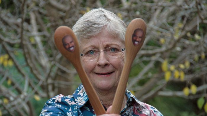 Nenek dari Australia Keliling Dunia Berkat Sendok