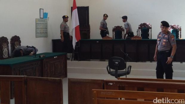 Jelang Vonis Dimas Kanjeng, Penjagaan di PN Kraksaan Diperketat