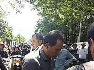 Gara-gara Klakson, Pengemudi Wanita Dihadiahi Bogem