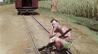 Seorang tentara Belanda nampak kelelahan saat berjaga di kawasan Balong Bendo, Sidoarjo, Jawa Timur, pada tahun 1949. Istimewa/Marcel Jack.