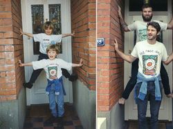 Potret Viral Keluarga Dewasa Mengulang Indahnya Masa Kecil