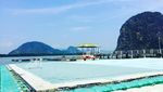 Foto: Lapangan Sepakbola Terapung di Laut