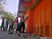 Massa Rusak Terminal dan Lempari Kantor Ojek Online di Sukabumi
