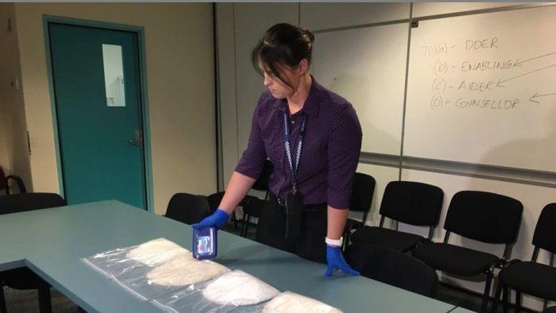 Polisi Queensland Temukan Narkoba Rp 10 M di Bawah Kursi Mobil 
