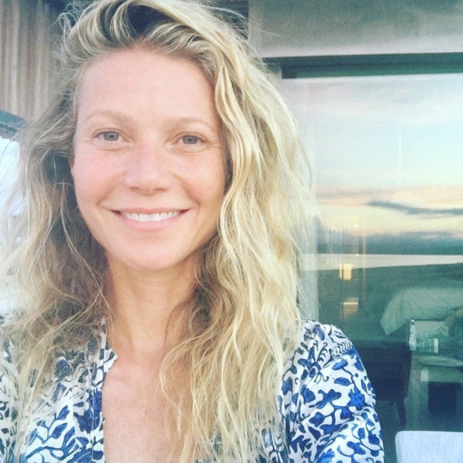 Aktris ini juga salah satu seleb yang berani foto tanpa makeup. Meski mulai terlihat tanda-tanda penuaan, Gwyneth Paltrow tetap menawan. (Foto: Instagram)