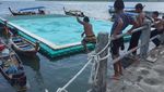 Foto: Lapangan Sepakbola Terapung di Laut