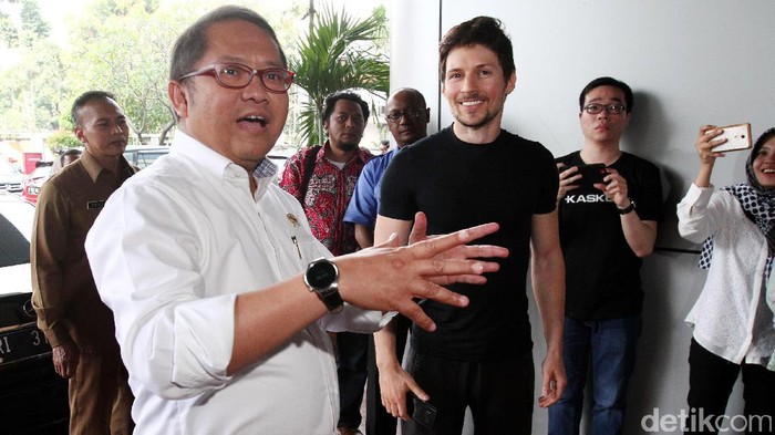 Pendiri Telegram Pavel Durov bertemu Menteri Komunikasi dan Informatika (Kominfo) Rudiantara. Kedatangannya jelas untuk melakukan negosiasi pembukaan blokir Telegram.