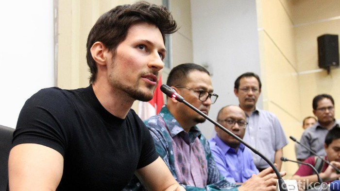 Pendiri Telegram Pavel Durov bertemu Menteri Komunikasi dan Informatika (Kominfo) Rudiantara. Kedatangannya jelas untuk melakukan negosiasi pembukaan blokir Telegram.