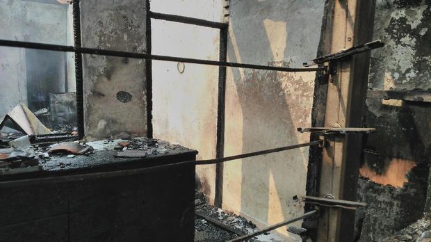 7 Bangunan dan 1 unit sepeda motor terbakar.