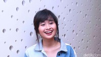 Duh, manis banget ya senyuman Gritte Agatha. Pool/Ismail/detikFoto.