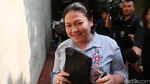 Dilaporkan Atas Kasus Penipuan, Putri Nia Daniati Tetap Tersenyum