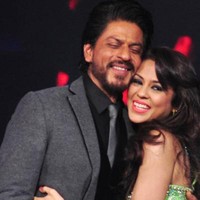 Meski telah tumbuh dewasa, Sana Saeed juga sepertinya masih akrab dengan ayahnya di film Kuch Kuch Hota Hai, Shahrukh Khan. Foto: Ist.