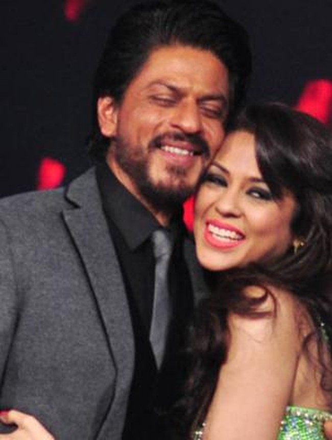 Meski telah tumbuh dewasa, Sana Saeed juga sepertinya masih akrab dengan ayahnya di film Kuch Kuch Hota Hai, Shahrukh Khan. Foto: Ist.