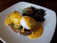 Ini <i>Egg Benedict</i> dari Tiga Kafe di Kawasan Senopati, Mana yang Enak?
